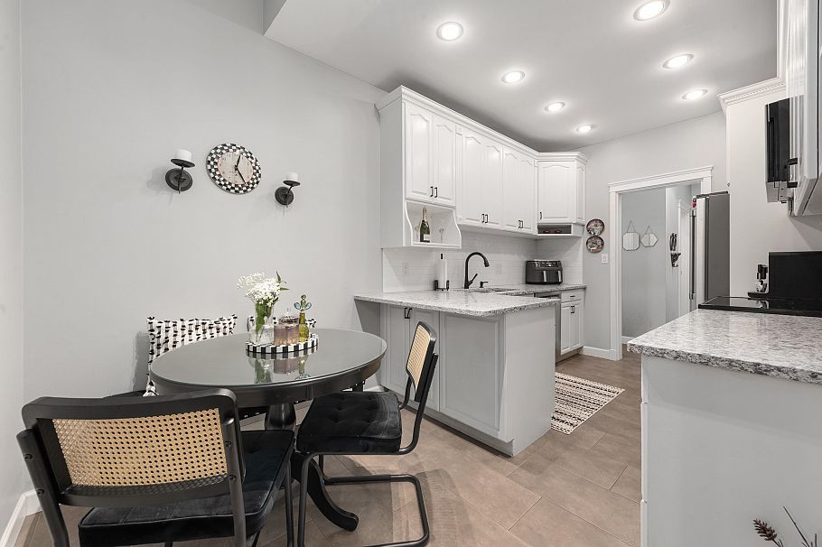 1991 Cedar Village Crescent North Vancouver, BC - 8