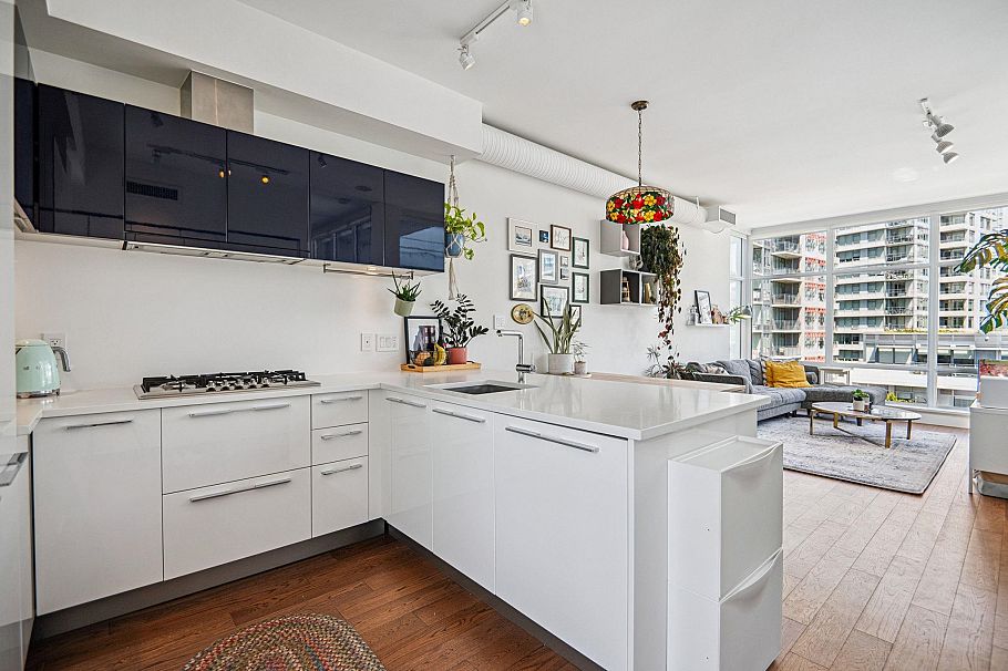 713 108 E 1st Avenue Vancouver, BC - 2