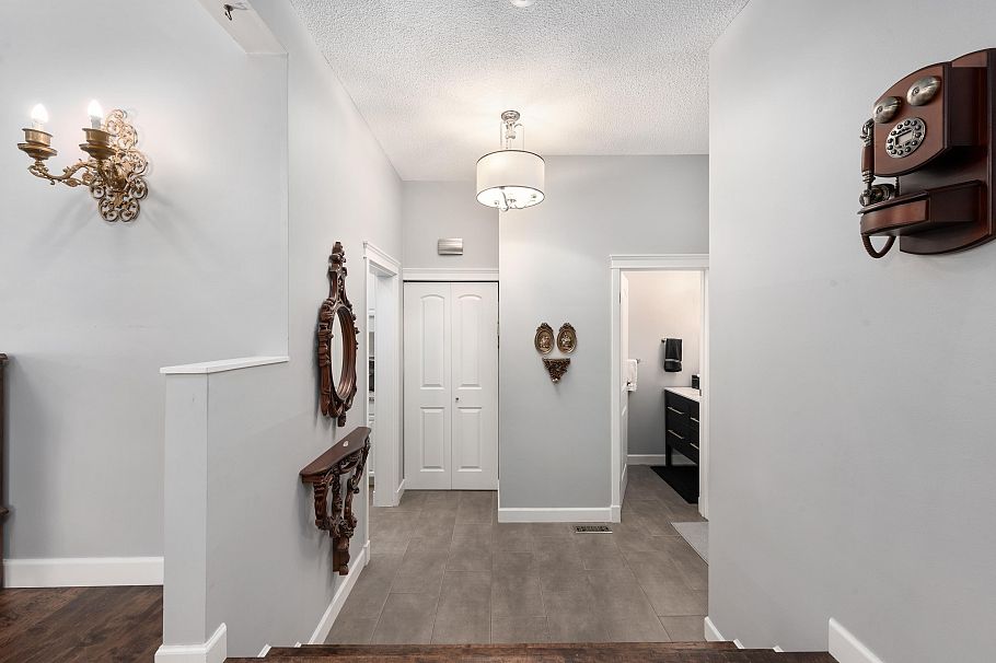 1991 Cedar Village Crescent North Vancouver, BC - 10