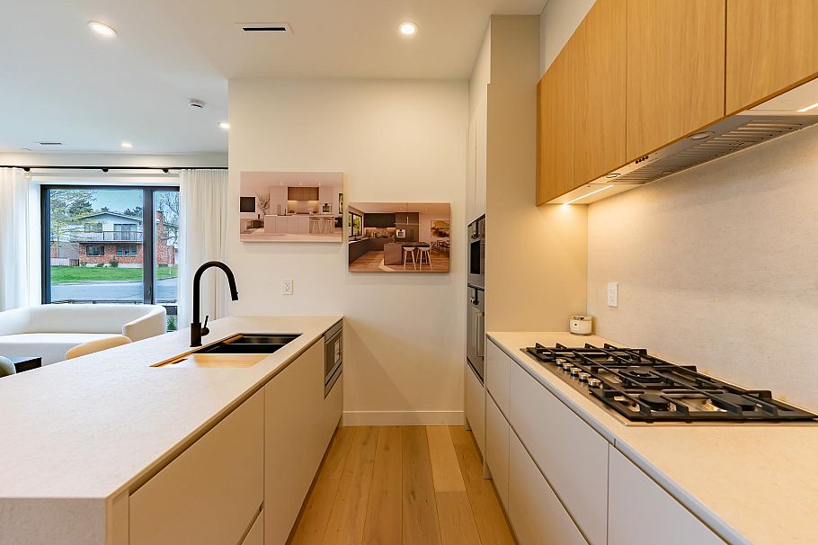 858 W 64th Avenue Vancouver, BC - 12