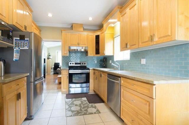 2052 Westview Drive North Vancouver, BC - 3