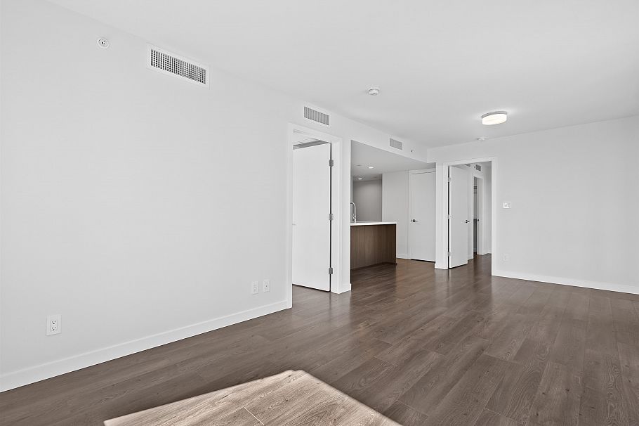 807 8238 Lord Street Vancouver, BC - 5