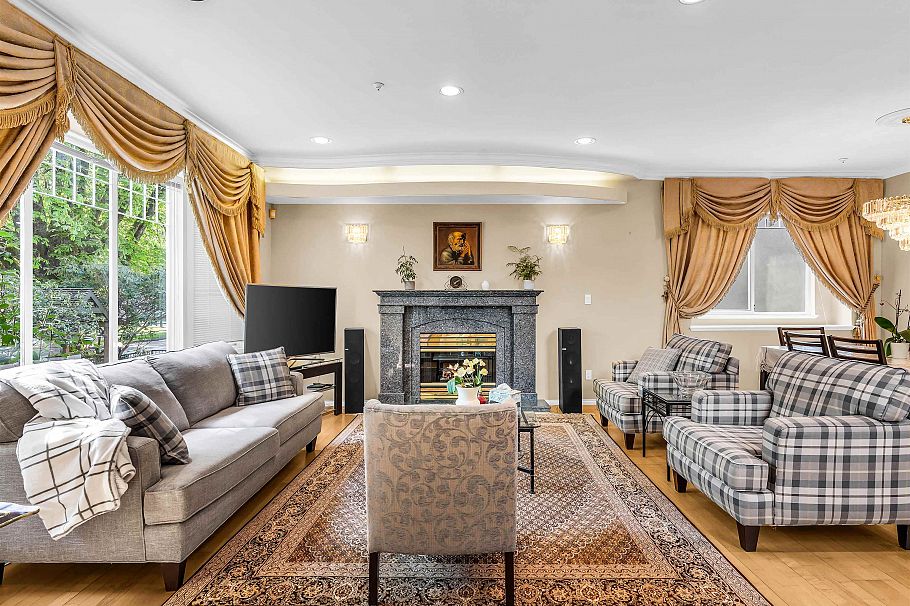 3263 W 14th Avenue Vancouver, BC - 4