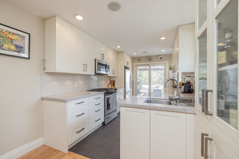 1119 Cloverley Street North Vancouver, BC - 6