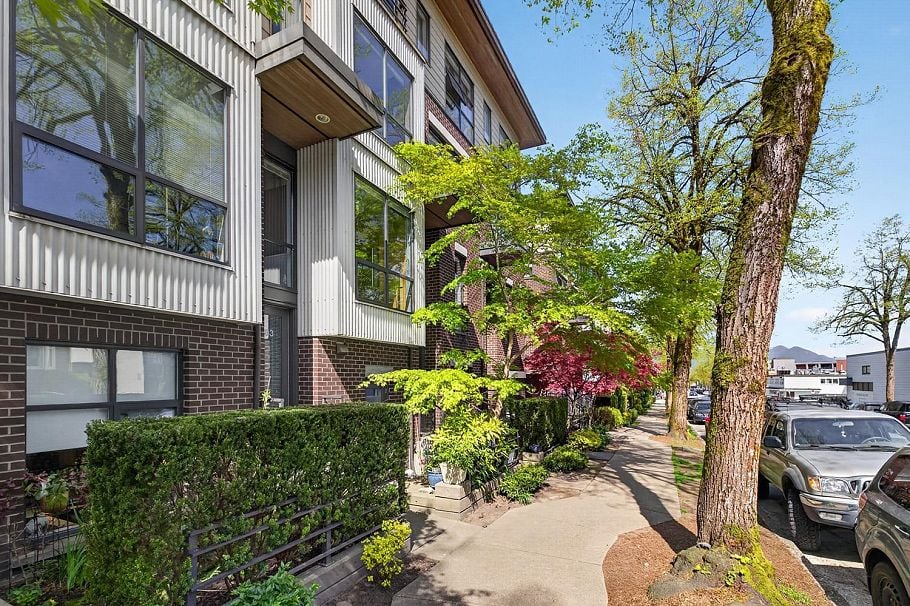 3683 Commercial Street Vancouver, BC - 2