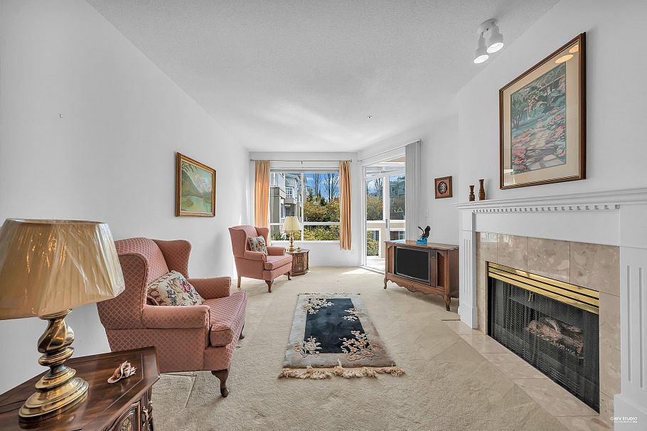 321 360 E 36th Avenue Vancouver, BC - 4