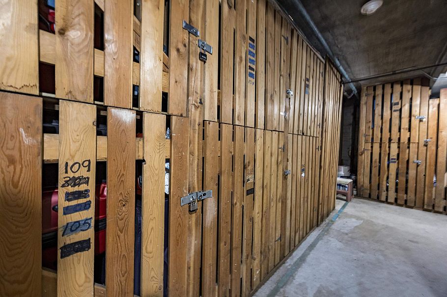 208 160 E 19th Street North Vancouver, BC - 32