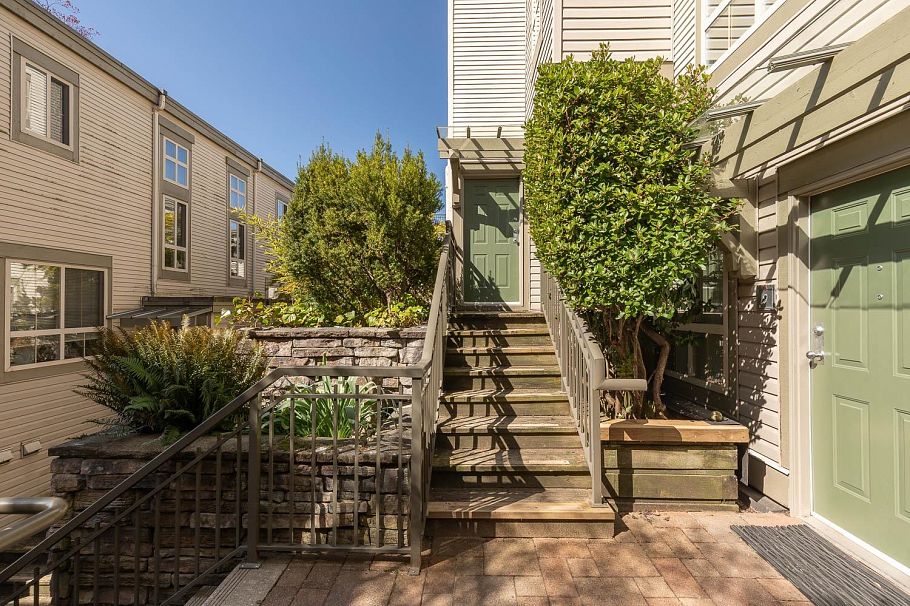 34 2375 W Broadway Vancouver, BC - 4