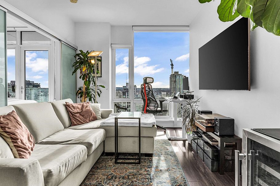 3305 1283 Howe Street Vancouver, BC - 4