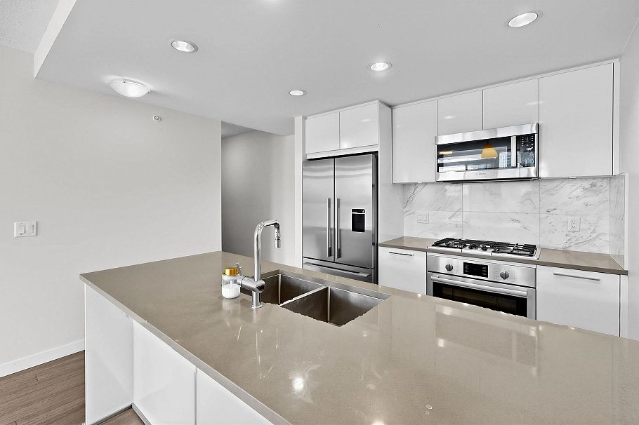 901 3281 E Kent Avenue North Vancouver, BC - 5