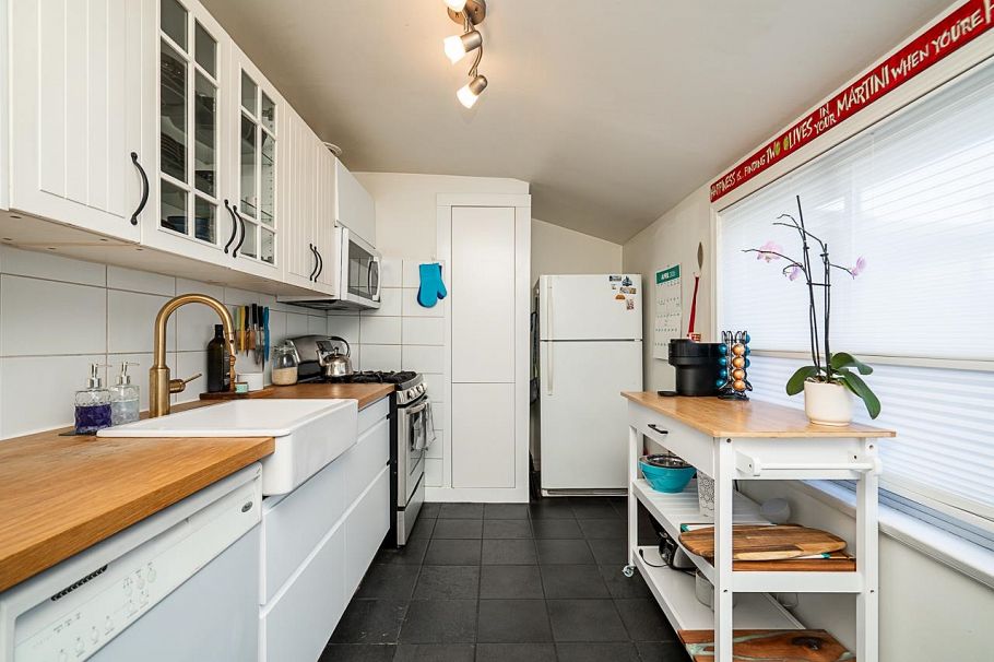 1623 E 12th Avenue Vancouver, BC - 11