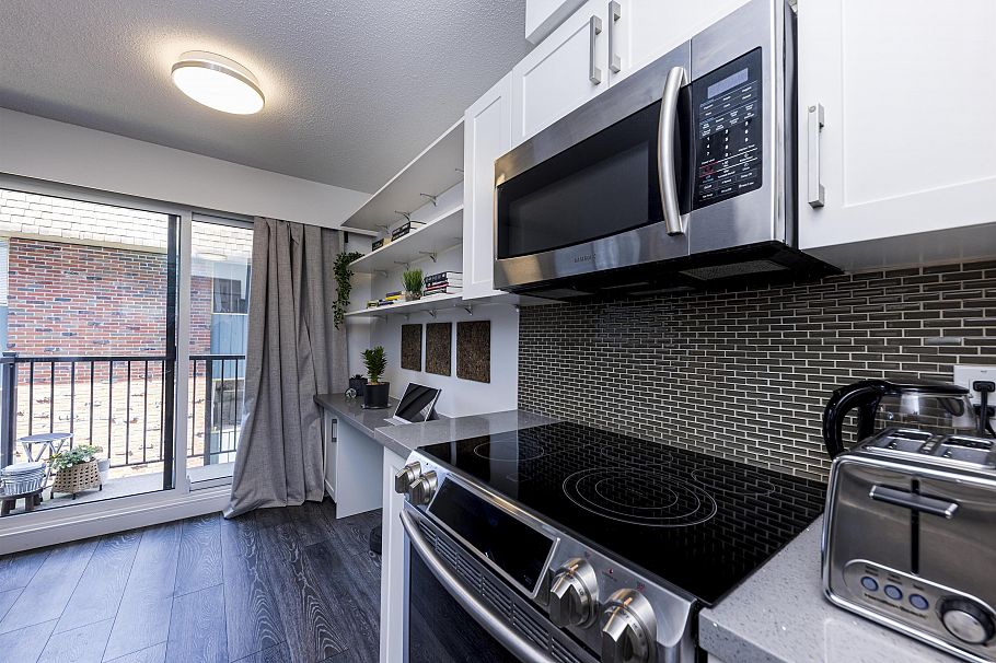 208 160 E 19th Street North Vancouver, BC - 22