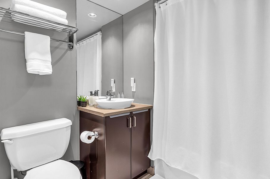 701 155 W 1st Street North Vancouver, BC - 4