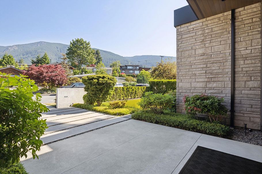 983 Tudor Avenue North Vancouver, BC - 4