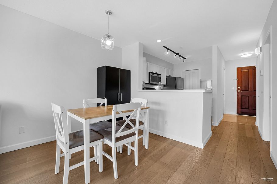 404 2575 W 4th Avenue Vancouver, BC - 3