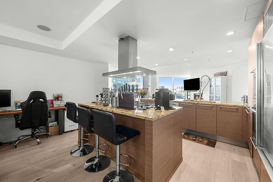 3001 1111 Alberni Street Vancouver, BC - 5