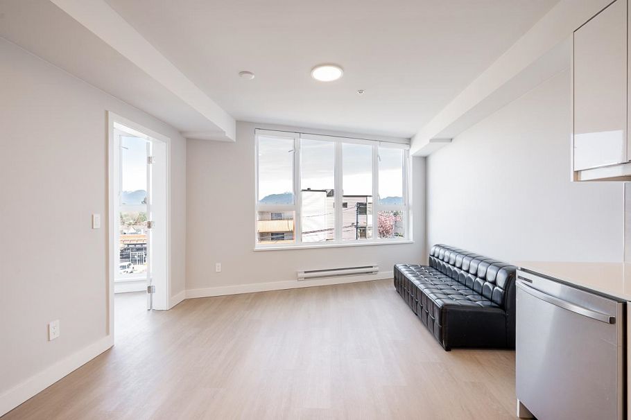 307 3050 Kingsway Vancouver, BC - 3