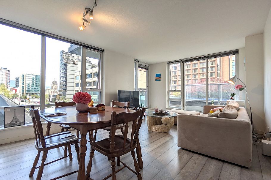 703 233 Robson Street Vancouver, BC - 2