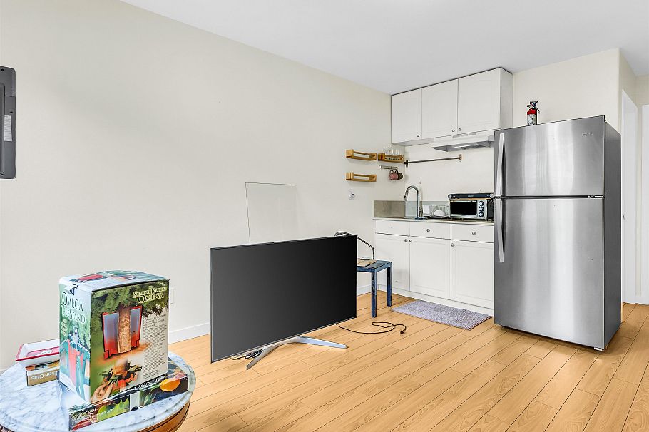 3263 W 14th Avenue Vancouver, BC - 24