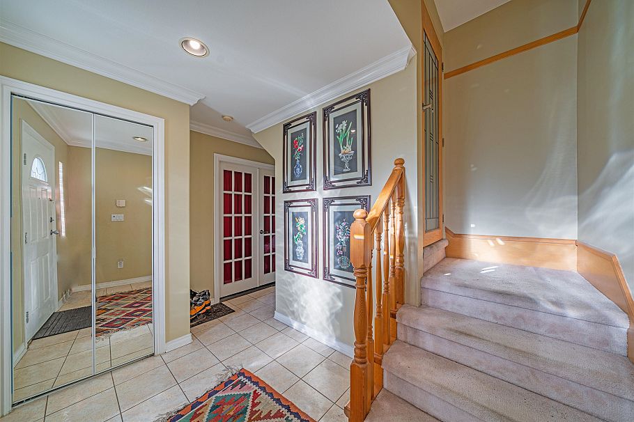2052 Westview Drive North Vancouver, BC - 2