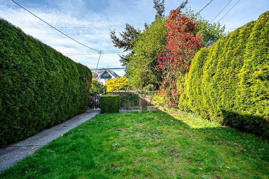 1623 E 12th Avenue Vancouver, BC - 34