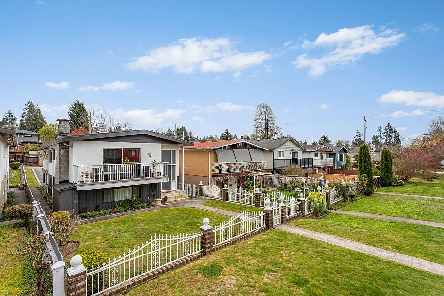 2136 Jones Avenue North Vancouver, BC - 27