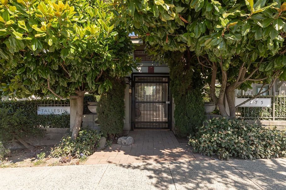 34 2375 W Broadway Vancouver, BC - 1