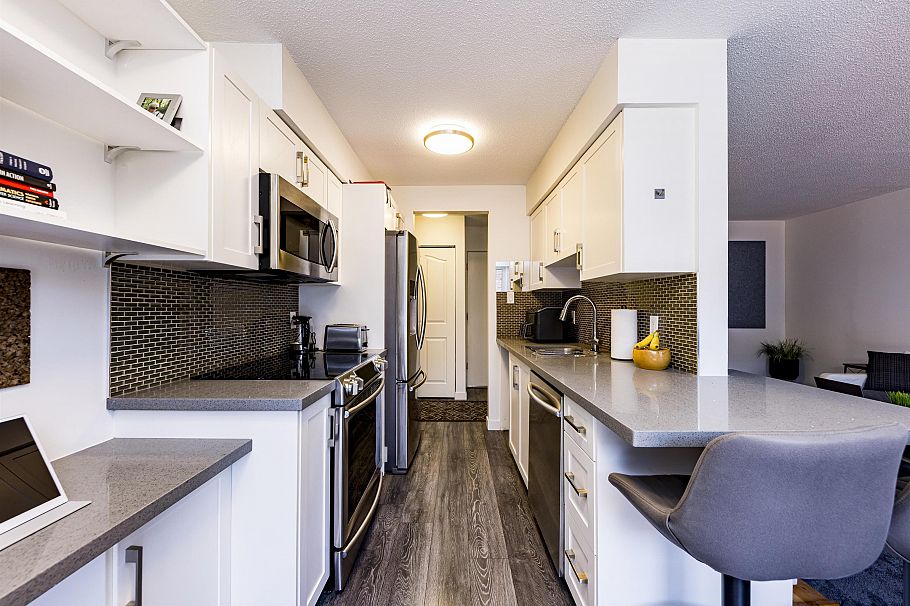 208 160 E 19th Street North Vancouver, BC - 20