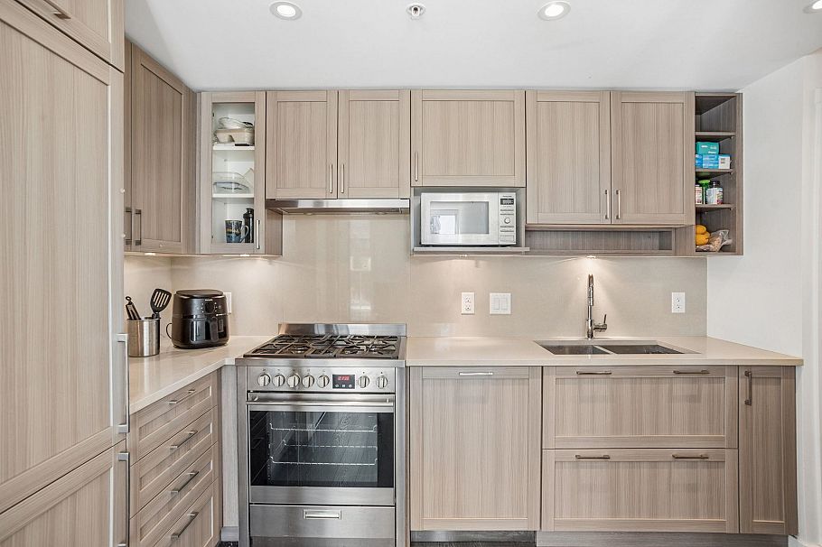 317 5665 Boundary Road Vancouver, BC - 2