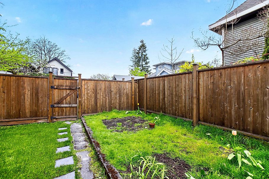 2975 W 8th Avenue Vancouver, BC - 30