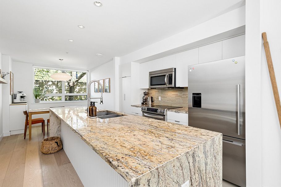 2 265 E 8th Street North Vancouver, BC - 6