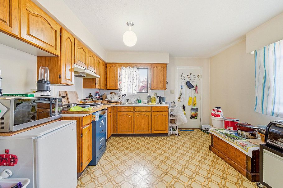 3217 E 18th Avenue Vancouver, BC - 22