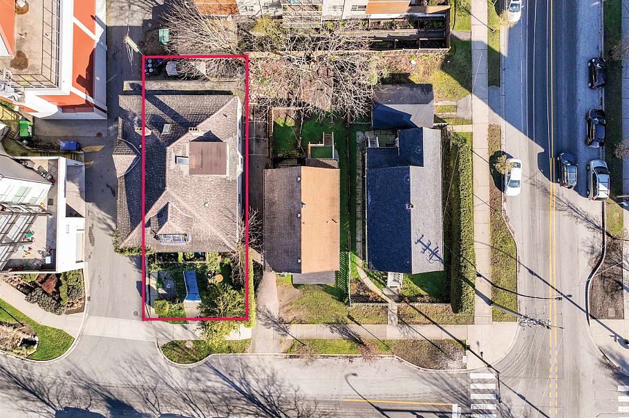 160 E 10th Street North Vancouver, BC - 1