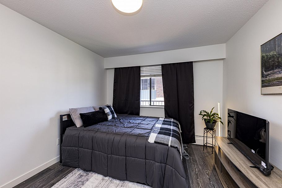 208 160 E 19th Street North Vancouver, BC - 14