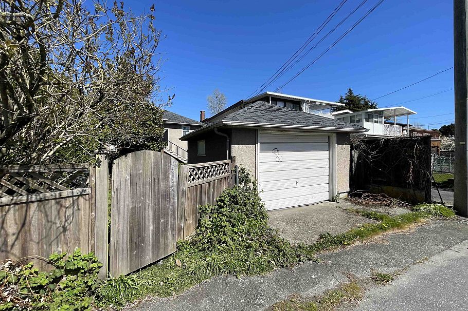 782 W 66th Avenue Vancouver, BC - 15