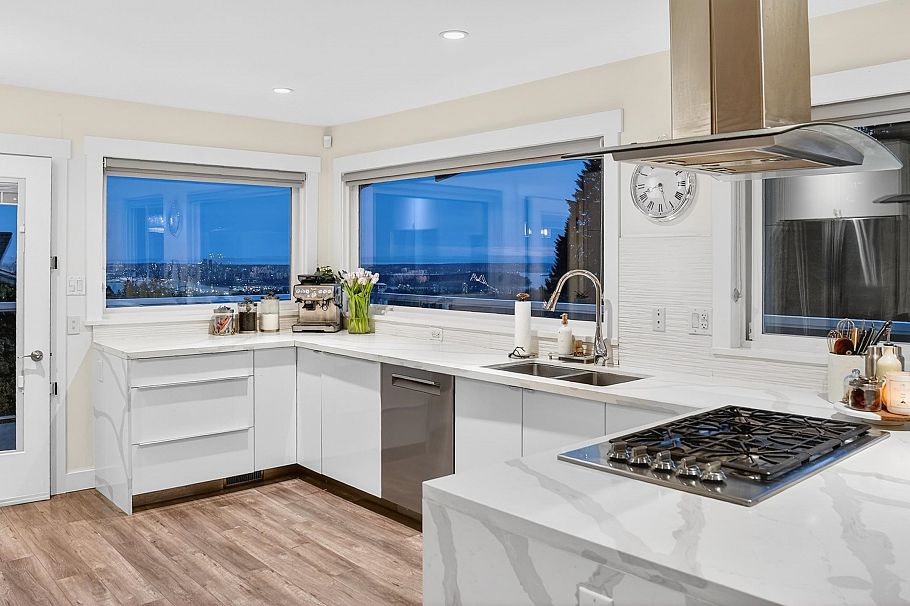 668 Alpine Court North Vancouver, BC - 35