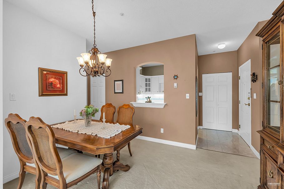 321 360 E 36th Avenue Vancouver, BC - 6