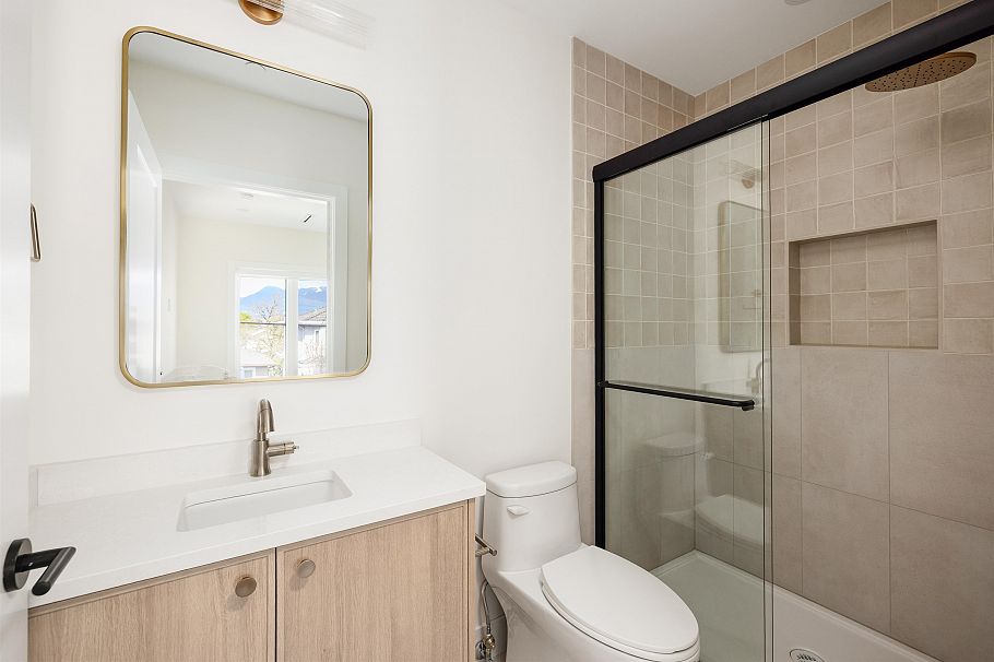 3143 E 19 Avenue Vancouver, BC - 17