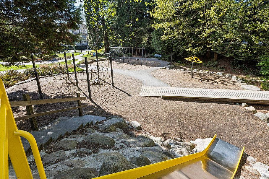 102 365 E 1st Street North Vancouver, BC - 24