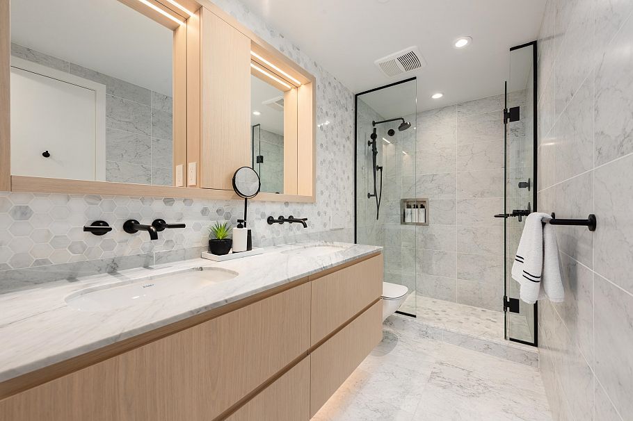 403 1365 Davie Street Vancouver, BC - 9