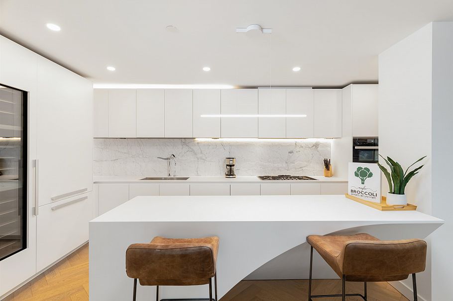 4906 1480 Howe Street Vancouver, BC - 2