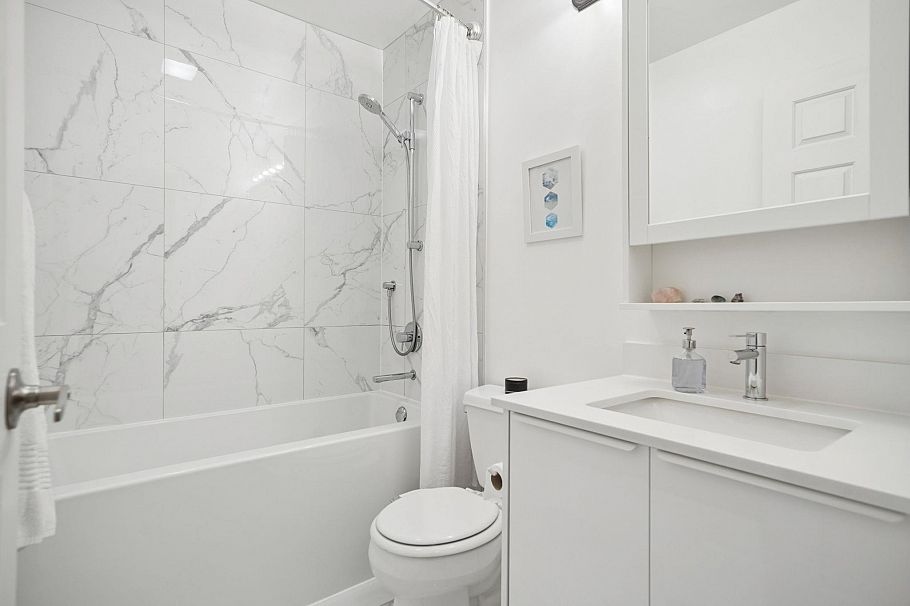 978 W 16th Avenue Vancouver, BC - 20