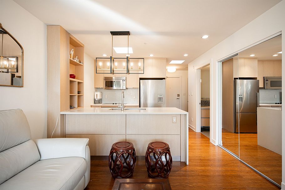 403 2481 Waterloo Street Vancouver, BC - 4