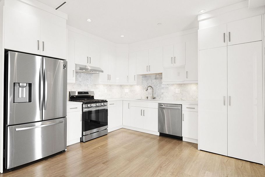 3128 Kings Avenue Vancouver, BC - 2