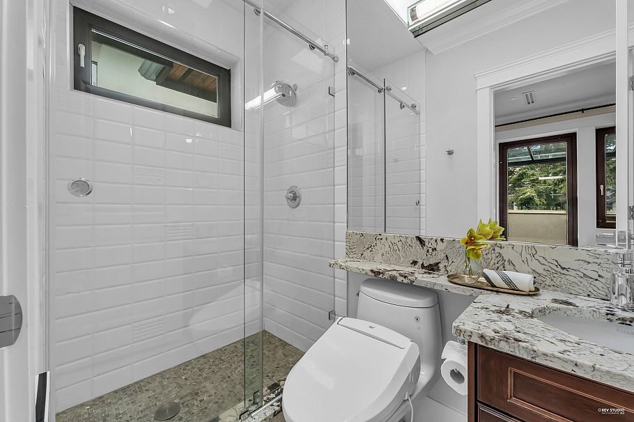2149 W 46th Avenue Vancouver, BC - 15