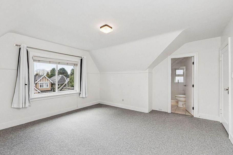 2859 W 33rd Avenue Vancouver, BC - 25