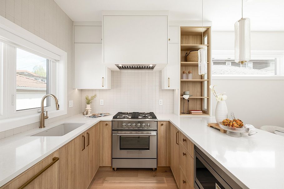 3143 E 19 Avenue Vancouver, BC - 4