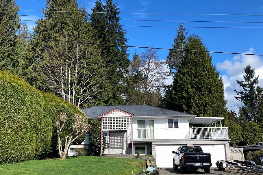 1352 E 16th Street North Vancouver, BC - 3