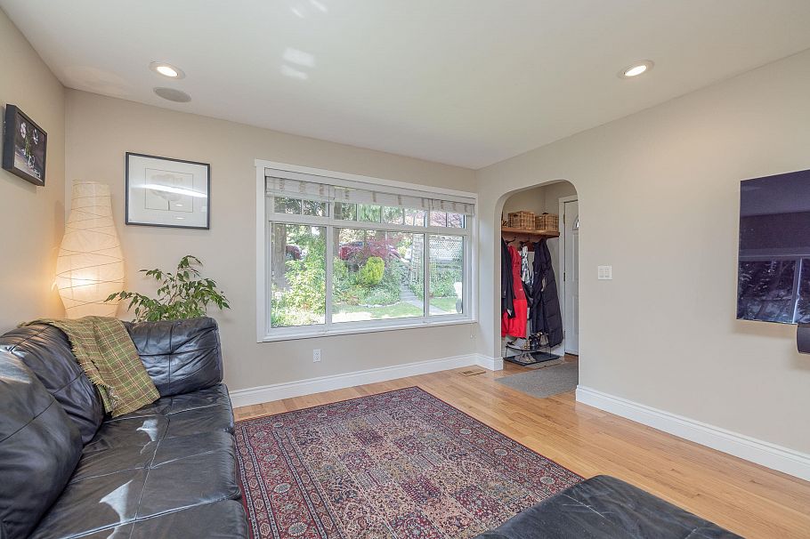 1119 Cloverley Street North Vancouver, BC - 3