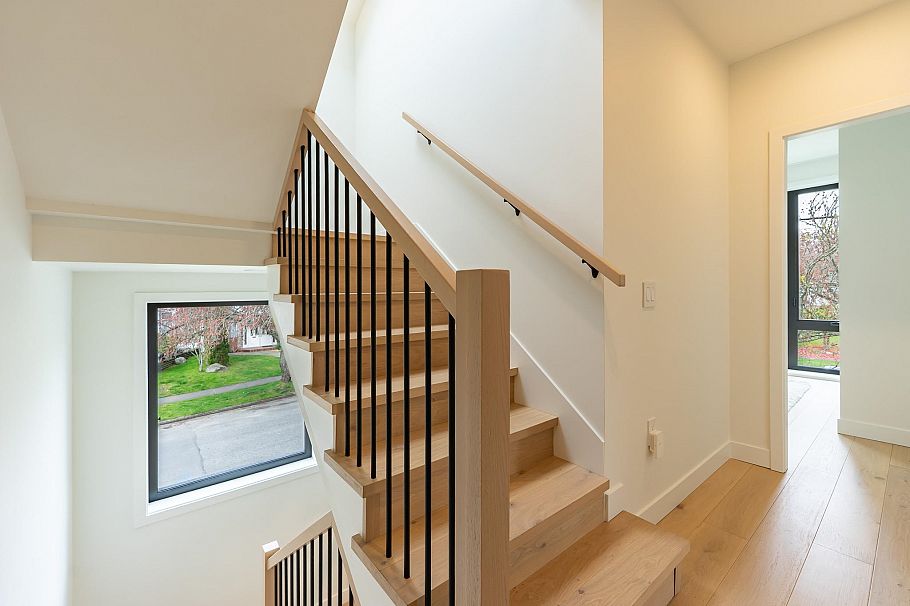 858 W 64th Avenue Vancouver, BC - 27